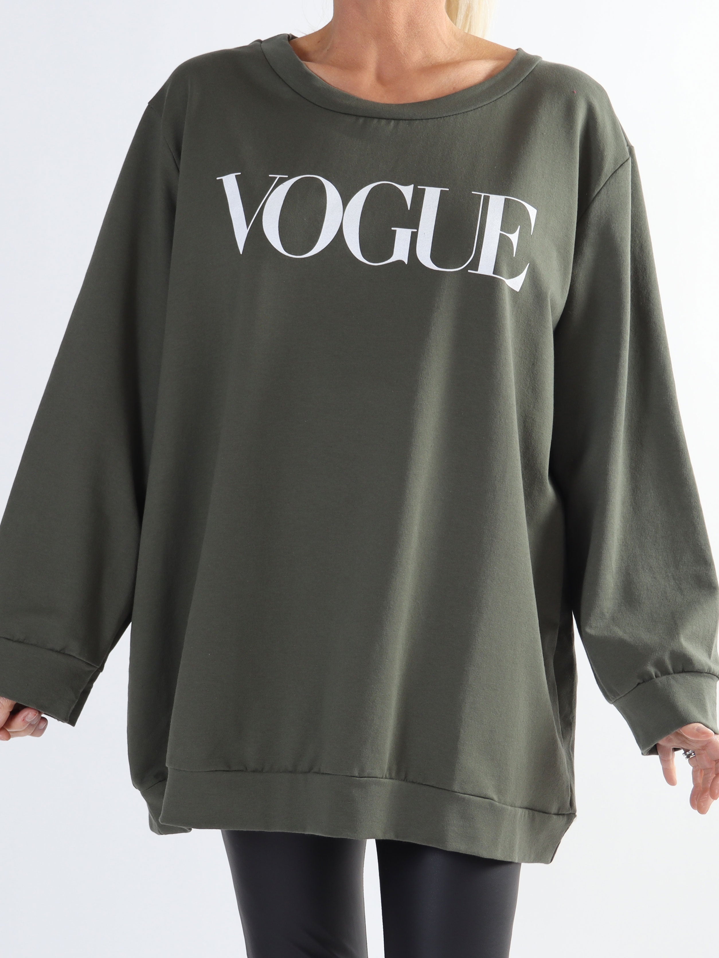 Abena - Sweatshirt i plus size med vogue på bröstet